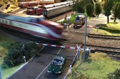 VT11.5 diesel TEE passing the Poggendorf railroad crossing at high speed.
